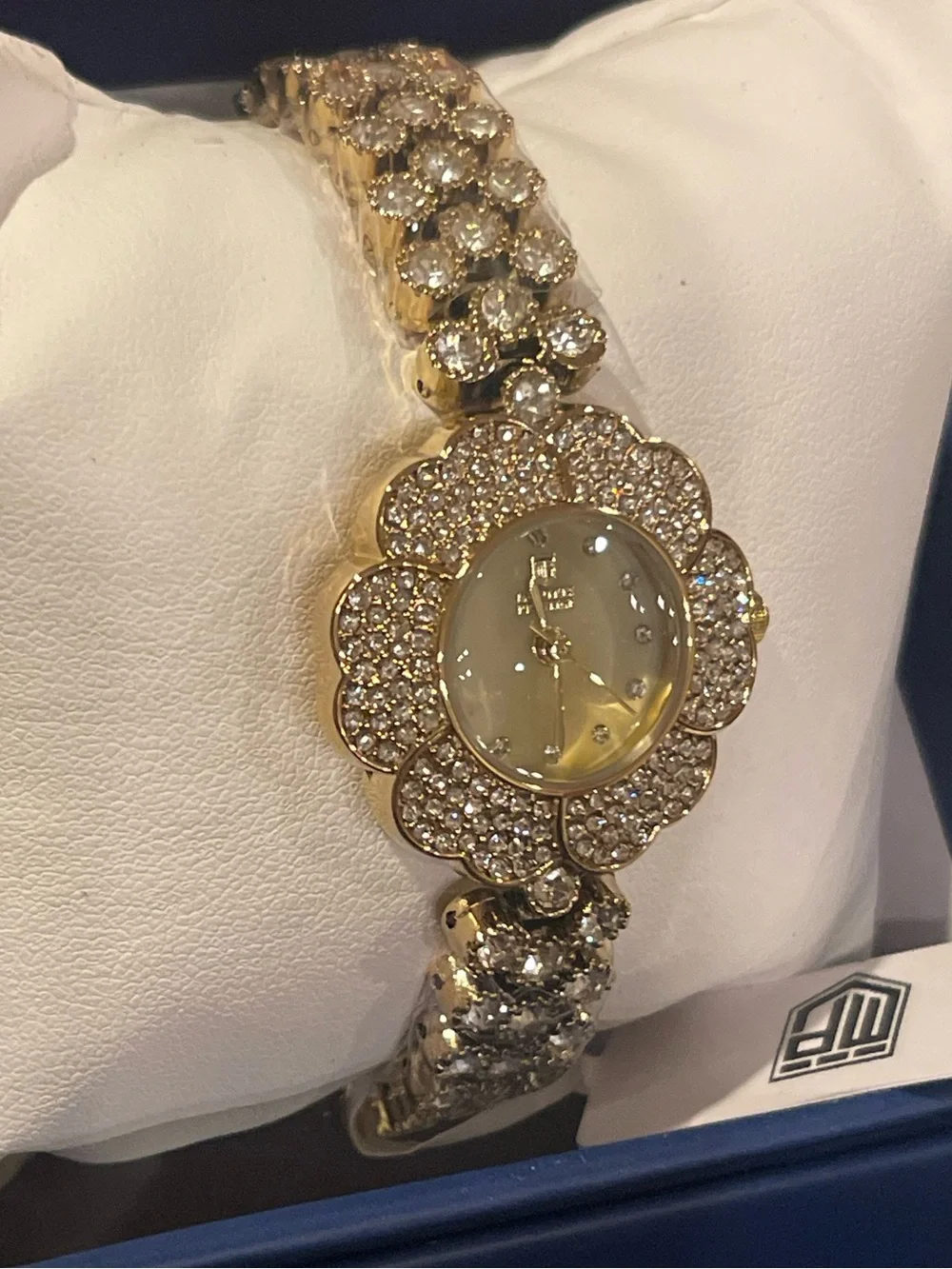 Invicta elegant gold